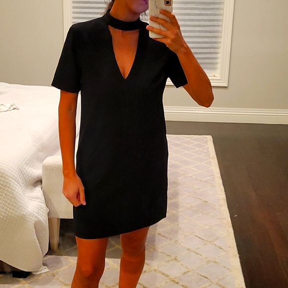 WOMEN'S BLACK V NECK ZARA MINI DRESS $50 - Picture 3 of 7